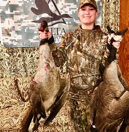 canada geese hunter southern illinois